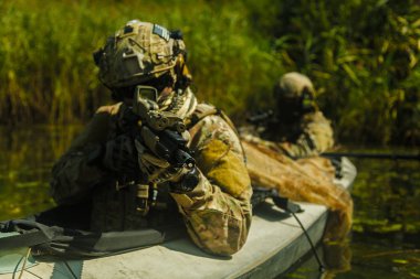Askeri kayık içinde spec ops