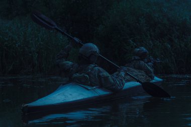 Askeri kayık içinde spec ops