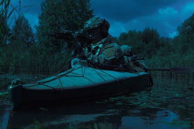 Askeri kayık içinde spec ops