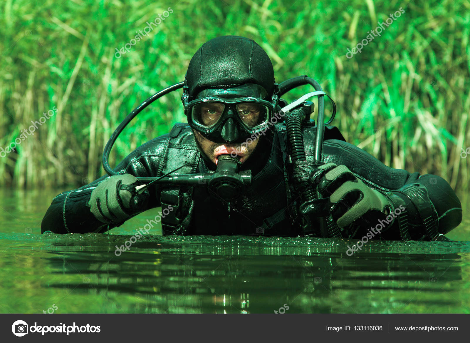 frogman hijau