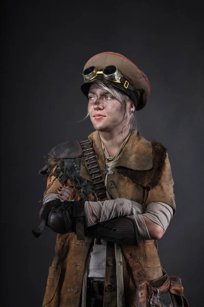 Post apocalypse female survivor — Stock Photo, Image