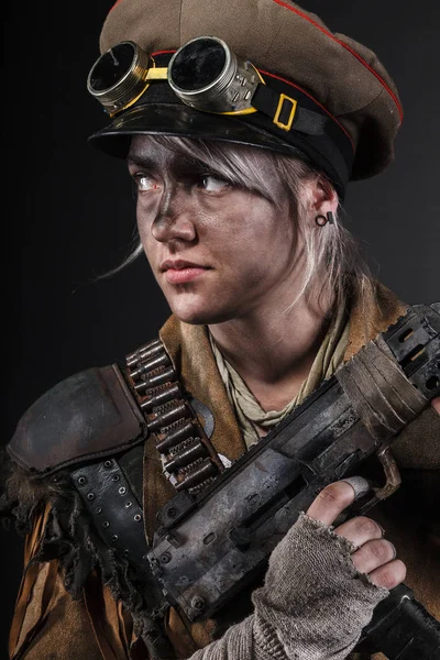 Post apocalypse female survivor — Stock Photo, Image