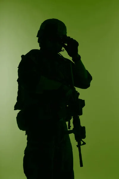 Силуэт специального оператора морской пехоты — стоковое фото