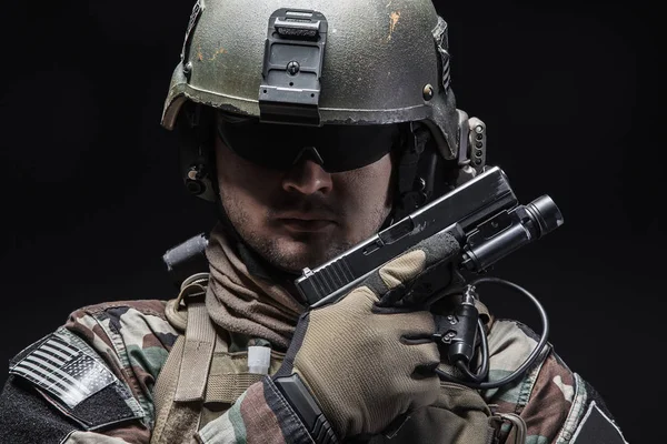 Soldier with pistol — Stock Photo, Image