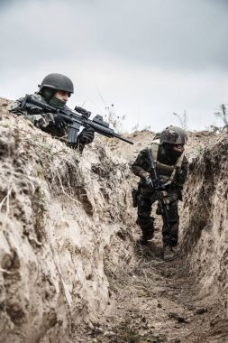 Paraşütçüler eylem Fransız