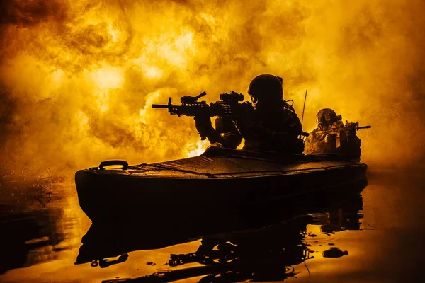 Militaires en kayak de l'armée — Photo