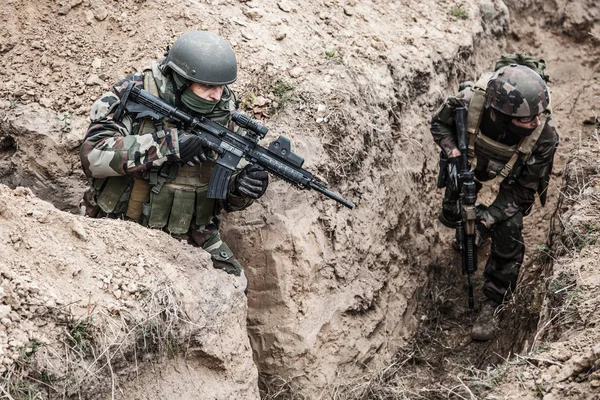 Frans van parachutisten in actie — Stockfoto