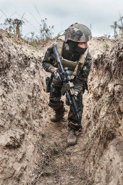 Frans van parachutisten in actie — Stockfoto