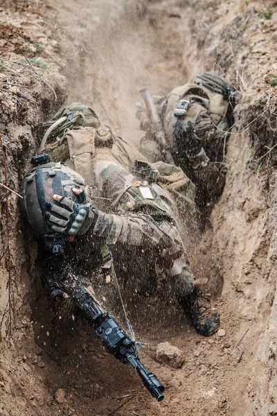 Frans van parachutisten in actie — Stockfoto