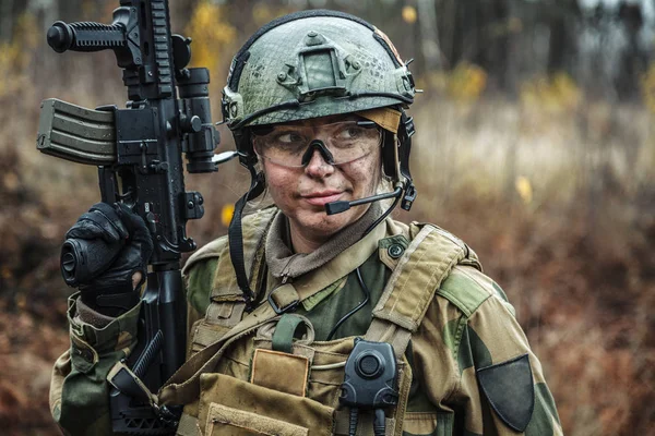 Norska krigsmakten kvinnlig soldat — Stockfoto