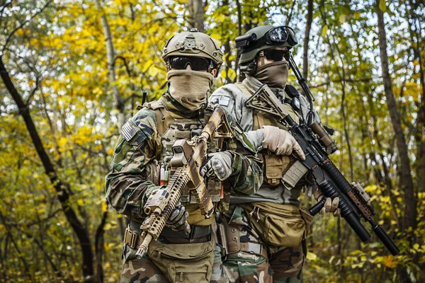MARSOC raiders med vapen — Stockfoto