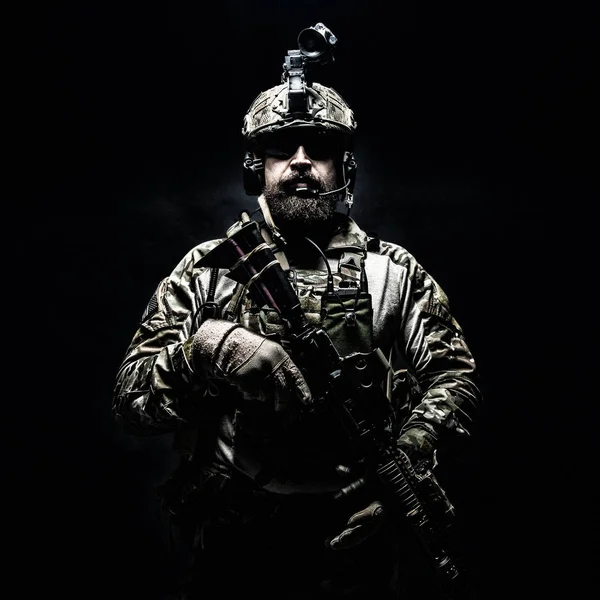 Tentara Ranger di lapangan berseragam — Stok Foto