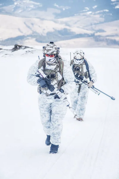 Guerre des montagnes arctiques d'hiver — Photo