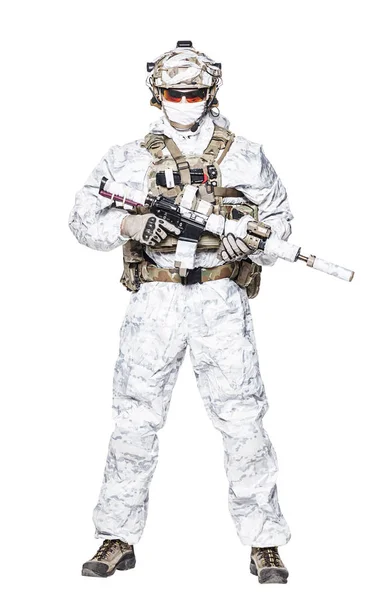 Special forces operatora w ubrania zimowe camo — Zdjęcie stockowe