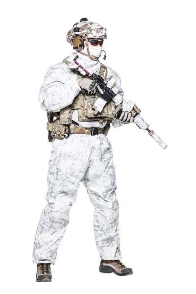 Operatore forze speciali in abiti invernali camo — Foto Stock