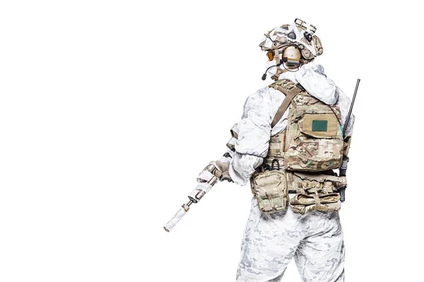 Pasukan khusus operator dalam pakaian camo musim dingin — Stok Foto