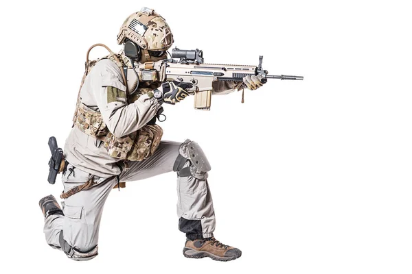 Армейский солдат сил специального назначения — стоковое фото