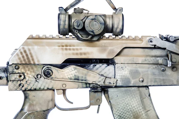 Espingarda de assalto Kalashnikov no fundo branco — Fotografia de Stock