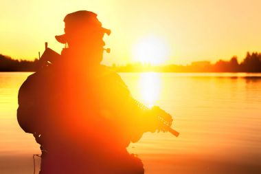 Orman nehirde geçiş