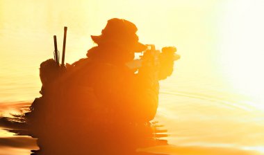 Orman nehirde geçiş