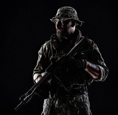 Sakallı Spec ops operatörü