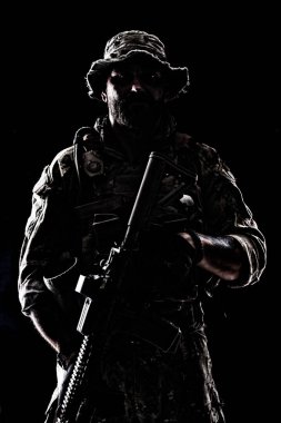 Sakallı Spec ops operatörü