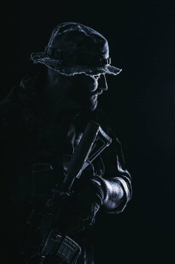 Sakallı Spec ops operatörü