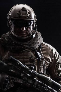 Sakallı Spec ops operatörü