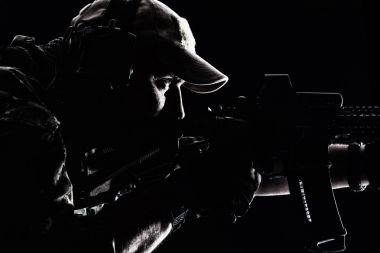 Sakallı Spec ops operatörü