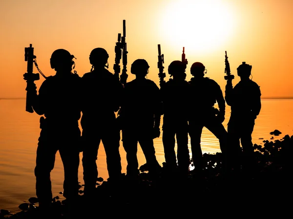 Silhouette soldato dell'esercito — Foto Stock