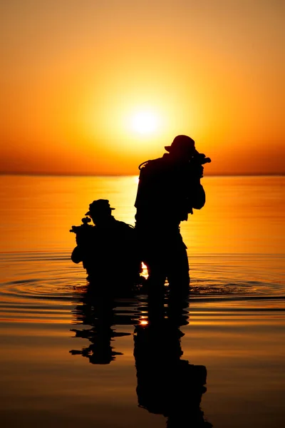 Silhueta soldado do exército — Fotografia de Stock