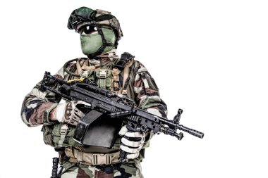 Silah ile Fransız paraşütçü