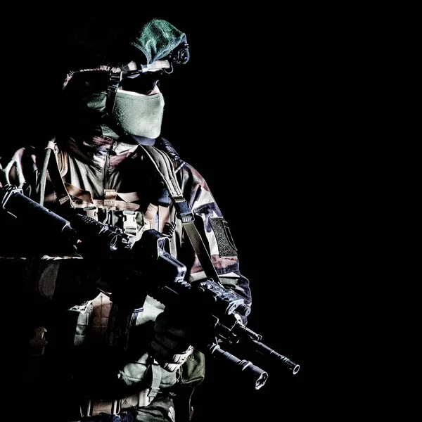 Pasukan penerjun payung Perancis dengan senjata — Stok Foto