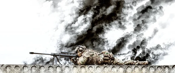 Sniper on the roof — Stock Photo, Image