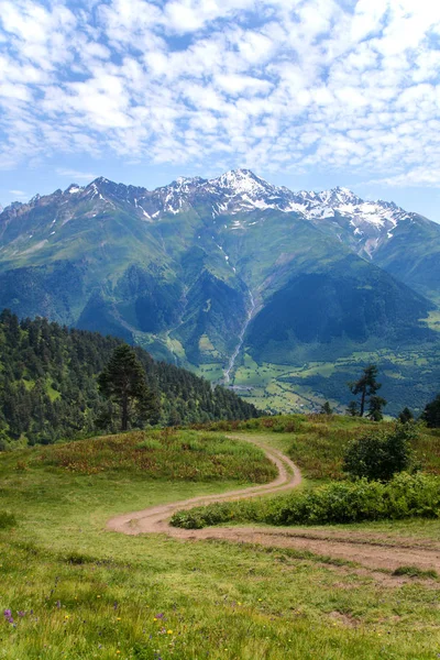 Montanhas georgianas Svaneti Cáucaso — Fotografia de Stock