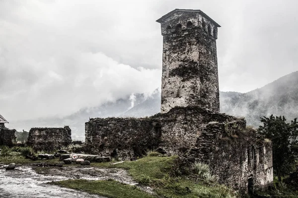 Gürcü dağlar Svaneti kuleleri — Stok fotoğraf