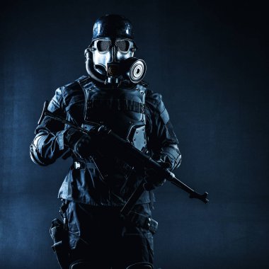 Fütüristik nazi asker studio vurdu