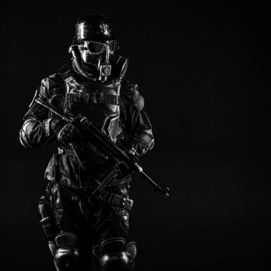 Fütüristik nazi asker studio vurdu