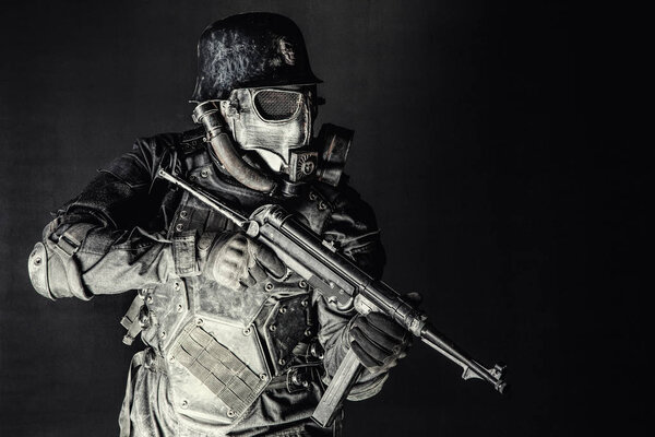 Стрельба в футуристической студии нацистских солдат
