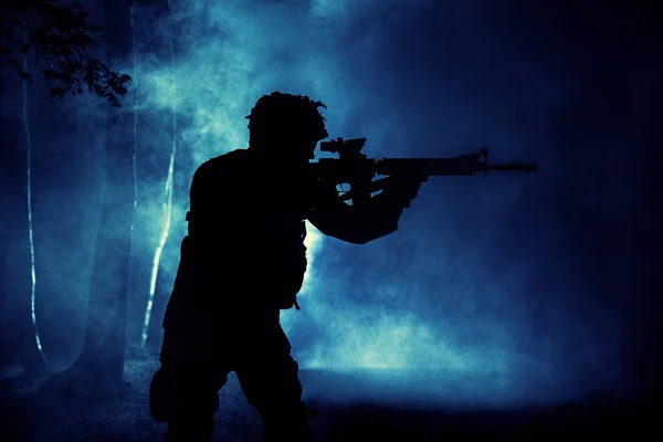 Silhouette nera del soldato — Foto Stock