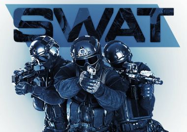 Polis özel kuvvetler tüfekle swat
