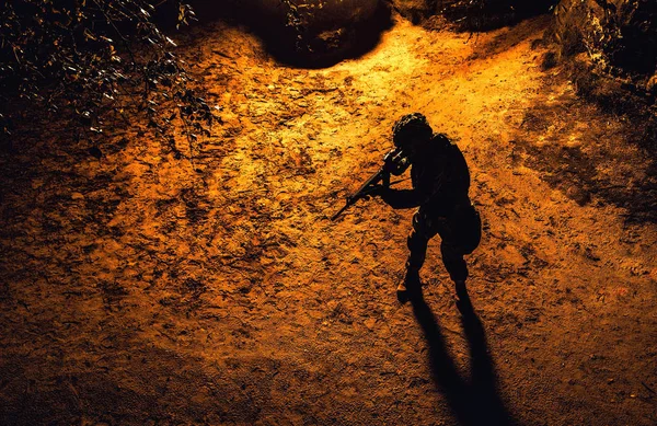 Sziluettjét fekete katona — Stock Fotó