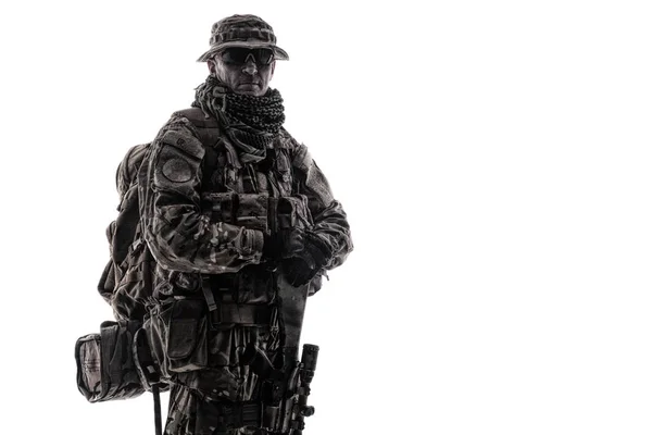 Armee Special Forces Soldat isoliert Studio schießen — Stockfoto