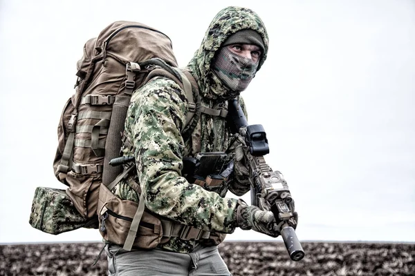 Retrato de infantaria do exército moderno em marcha — Fotografia de Stock