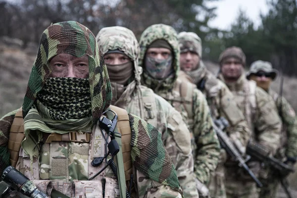 Retrato de grupo de soldados tácticos de fuerzas de élite del ejército — Foto de Stock