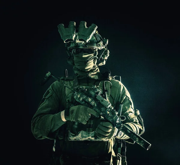 Portrait of elite commando fighter in darkness — Stock Photo, Image