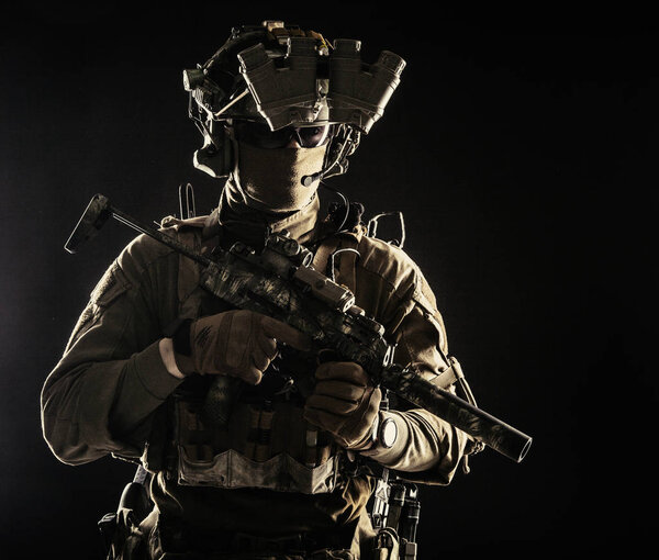 Портрет стрелка из военной службы безопасности
