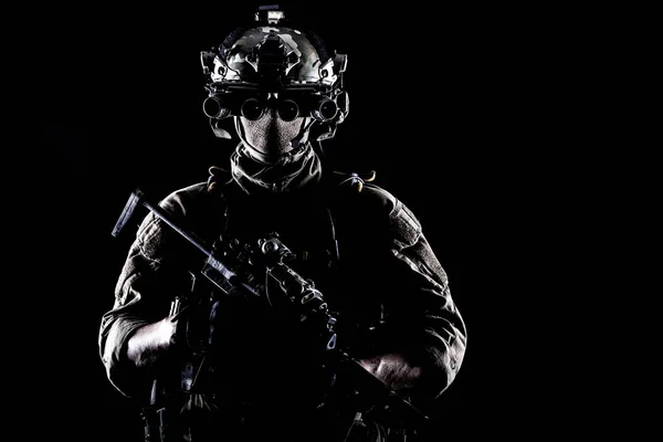 Special Operations Kämpfer Studio schießen auf weiß — Stockfoto
