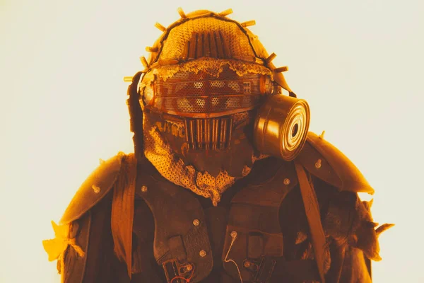 Retrato de superviviente post apocalíptico en máscara de gas — Foto de Stock
