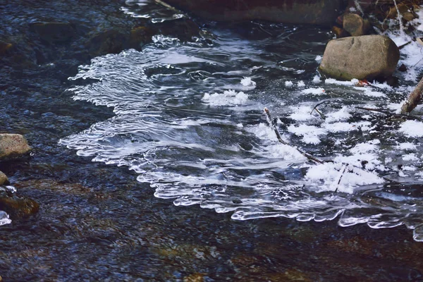 ストリームの飾り氷 — ストック写真